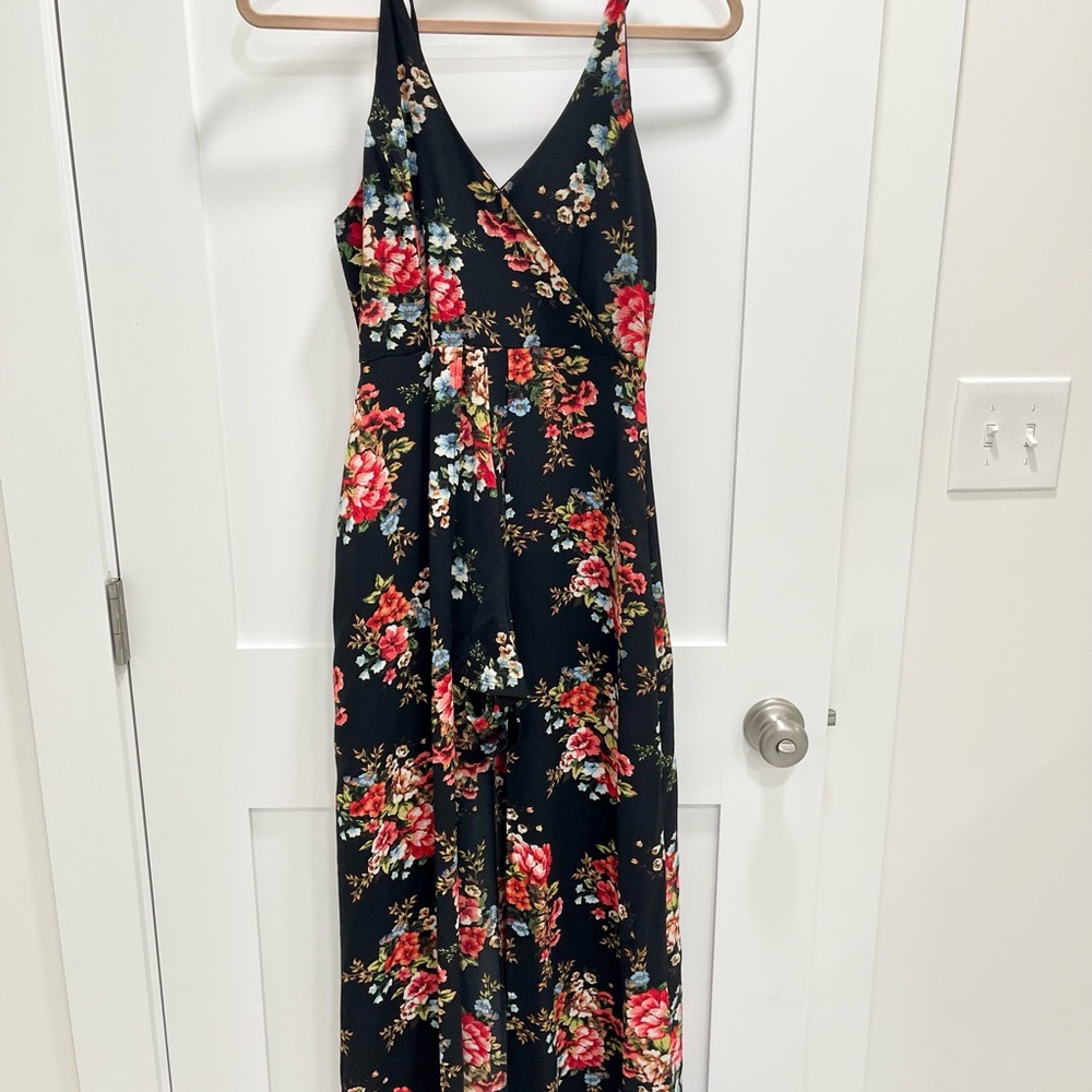 Casual dresses [6] for several occasions, six. Good condition. Some never worm.